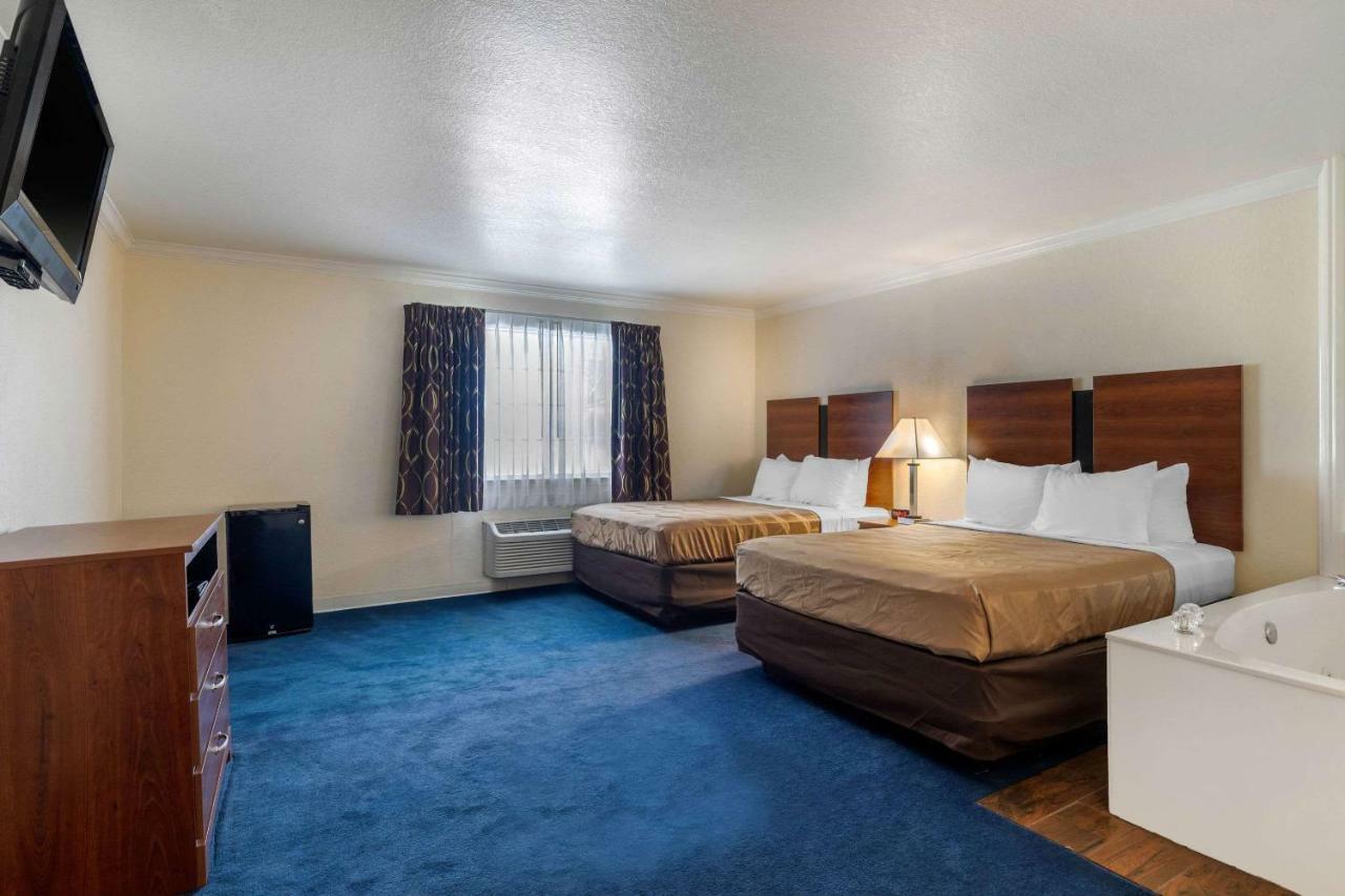 Baymont By Wyndham Willow Park Exterior photo